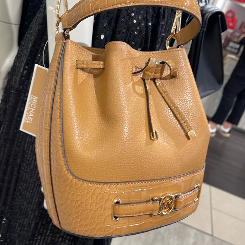 MICHAEL KORS Reed Medium Pebbled Leather Belted Bucket Messenger Satchel Crossb - Picture 12 of 16